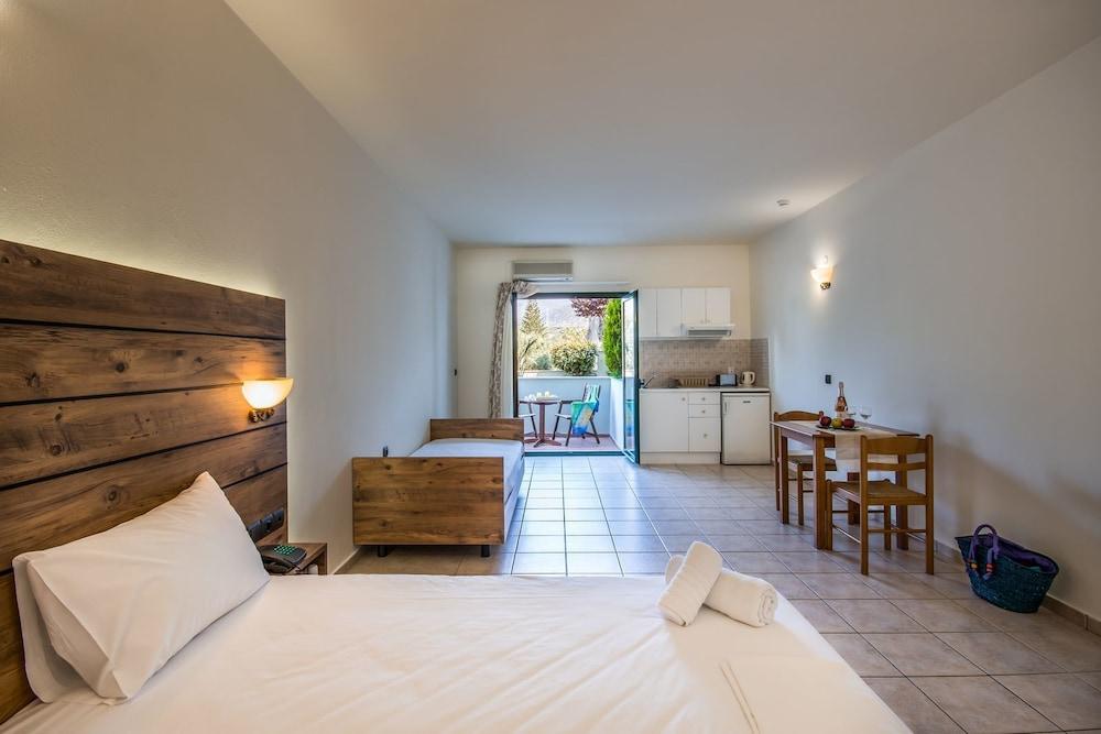 Dias Hotel & Apts Stalida Exterior photo